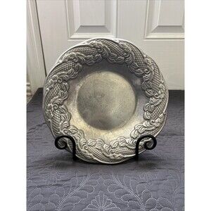 THE WILTON Co Round Pewter Serving Platter, 11.5” Diameter, Leaves, Vines Server